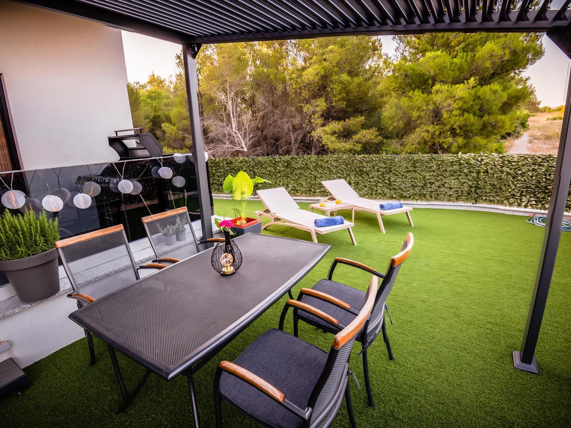 My Adriatic Place With Private Garden And Garage Sibenik Exterior photo
